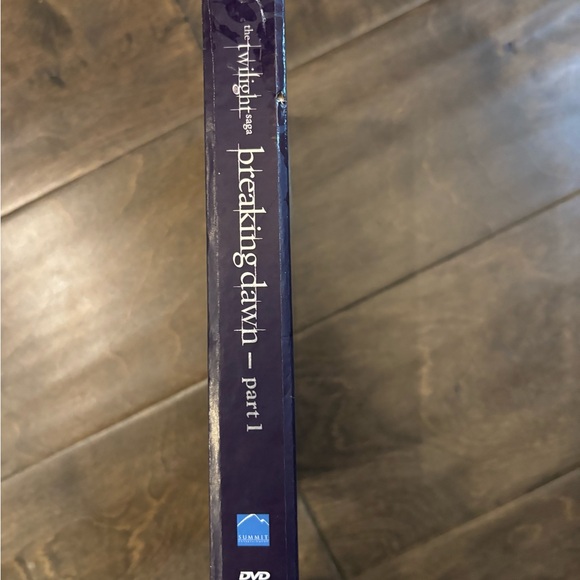 Limited Edition Twilight Saga Breaking Dawn Part 1 DVD w/ Authentic Prop Flower - Picture 8 of 9